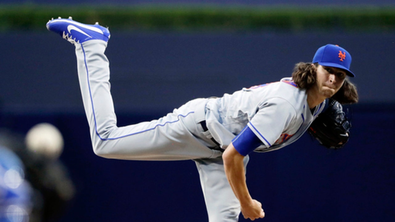 DeGrom wins 8th straight start, Mets hold off Padres 5-3 (Jul 24, 2017)